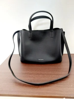 TAS HUSHPUPIES HITAM